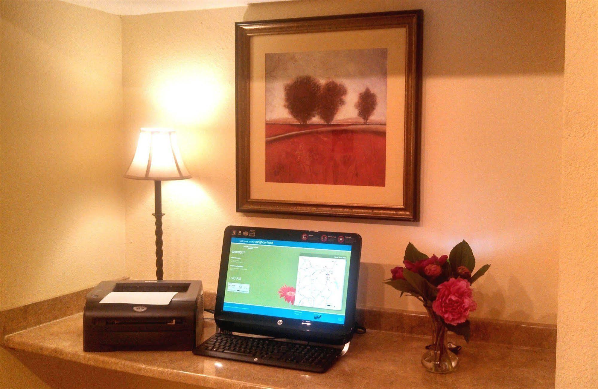 Towneplace Suites Stafford Esterno foto
