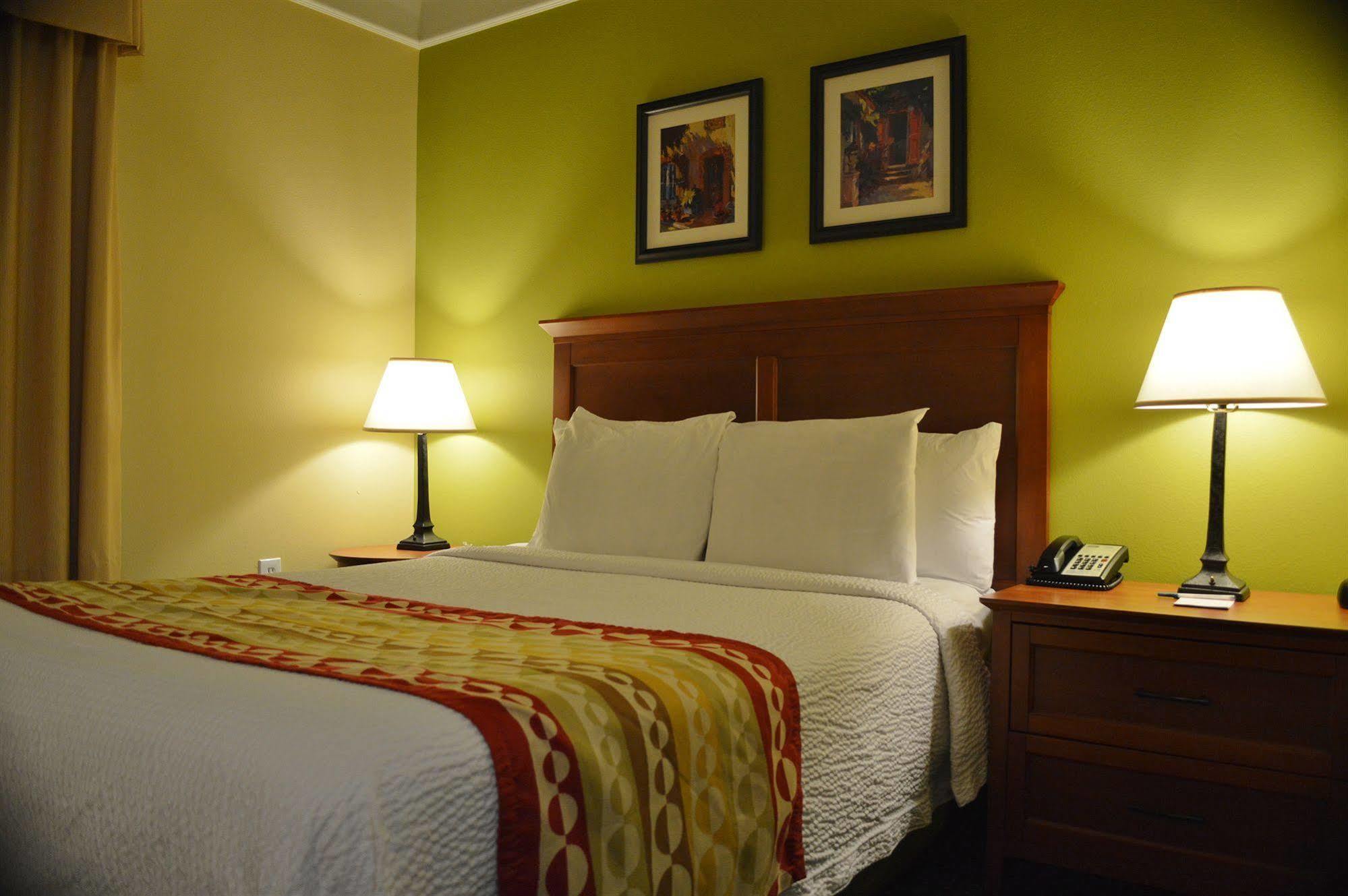 Towneplace Suites Stafford Esterno foto